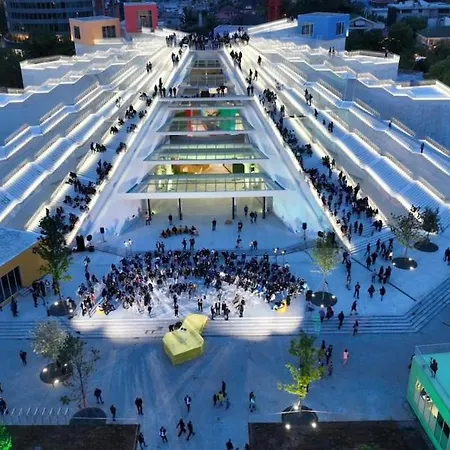 Atrium Luxe Apartment, Sauk, *