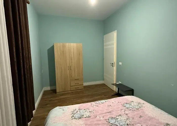 Atrium Luxe Apartment, Sauk, *