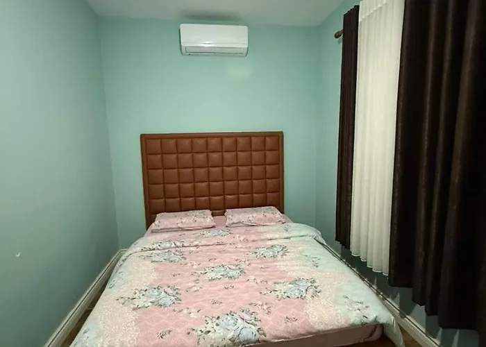 Atrium Luxe Apartment, Sauk,