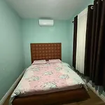 Atrium Luxe Apartment, Sauk,