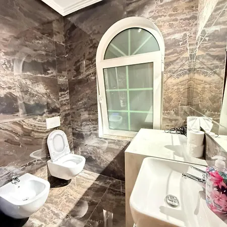 Atrium Luxe Apartment, Sauk, Τίρανα
