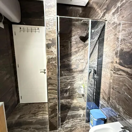 Atrium Luxe Apartment, Sauk, شقة