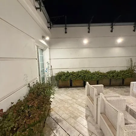 Atrium Luxe Apartment, Sauk, تيرانا