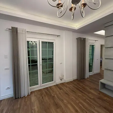 Atrium Luxe Apartment, Sauk, شقة تيرانا