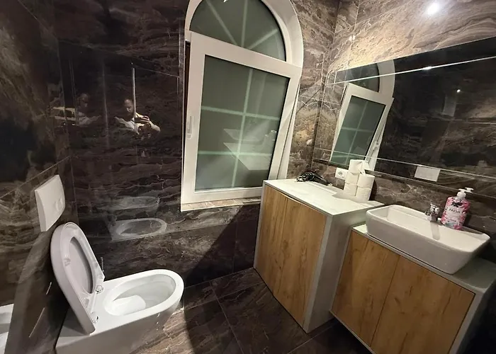 Atrium Luxe Apartment, Sauk, * Тирана