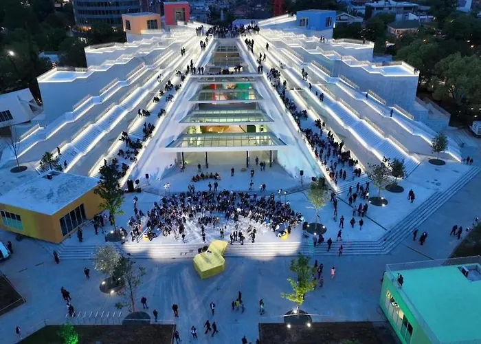 Atrium Luxe Apartment, Sauk, *